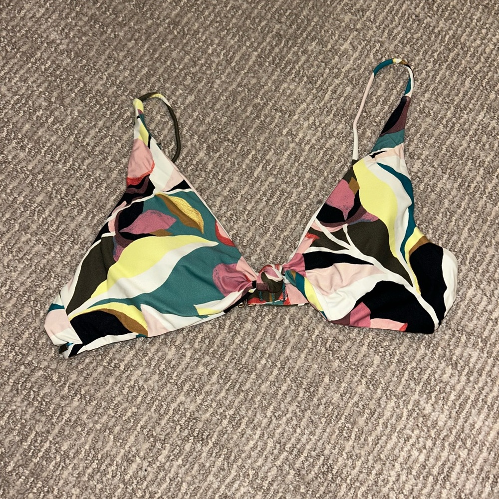 O’Neill floral bikini top